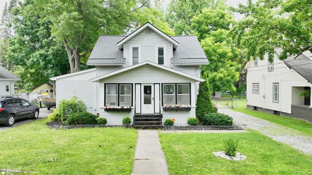 front view picture of 428 Pine Street, Clio, MI. 48420