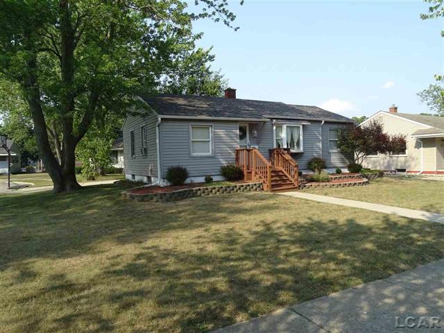 front view picture of 701 Center Dr, Tecumseh, MI. 49286