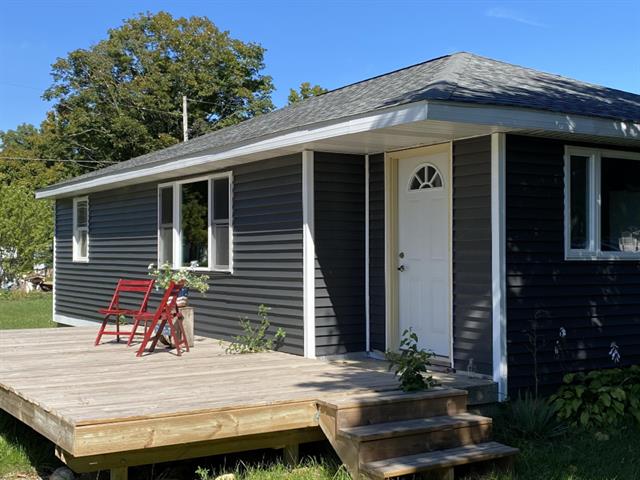 front view picture of 129 Oak Street, Freeport, MI. 49325