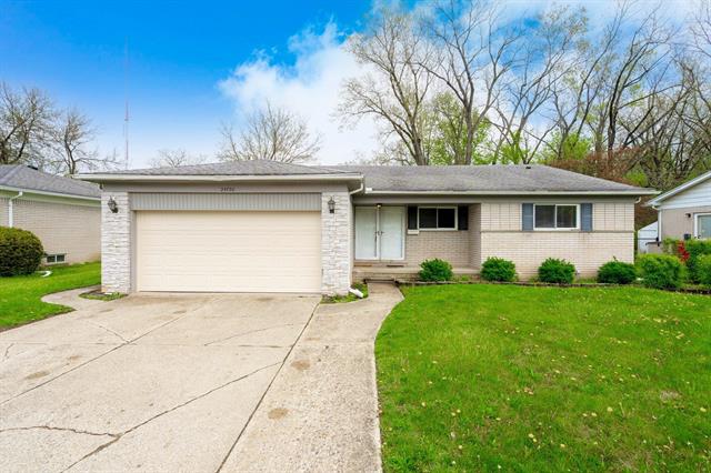 front view picture of 25720 Southwood Dr, Southfield, MI. 48075