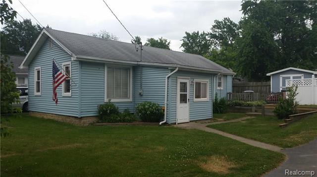 front view picture of 2162 E Mclean Avenue, Burton, MI. 48529