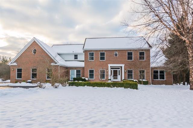 front view picture of 2555 Hickory Road, Ann Arbor, MI. 48103