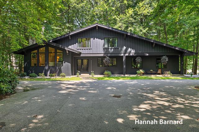 front view picture of 1526 Middlebrook Drive, Muskegon, MI. 49441