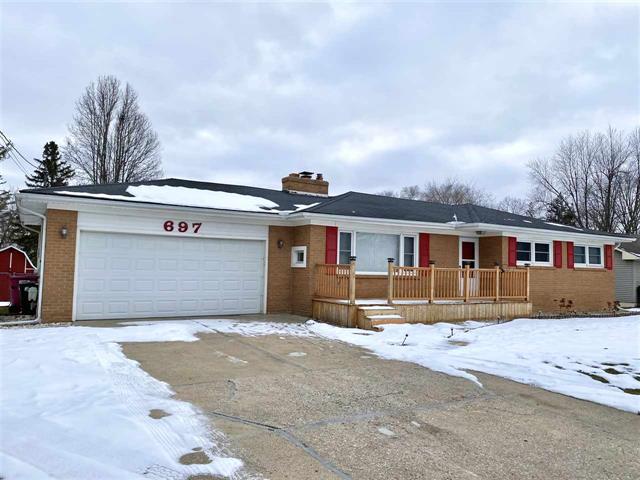 front view picture of 697 Hollywood Dr, Owosso, MI. 48867