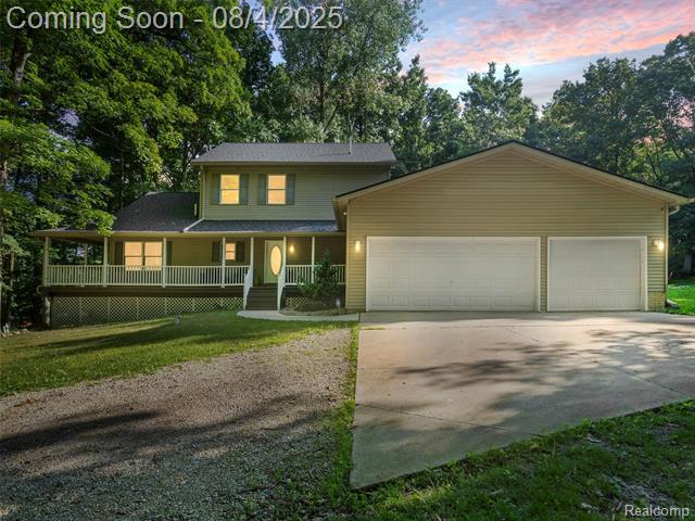 front view picture of 9480 Hartland Road, Fenton, MI. 48430