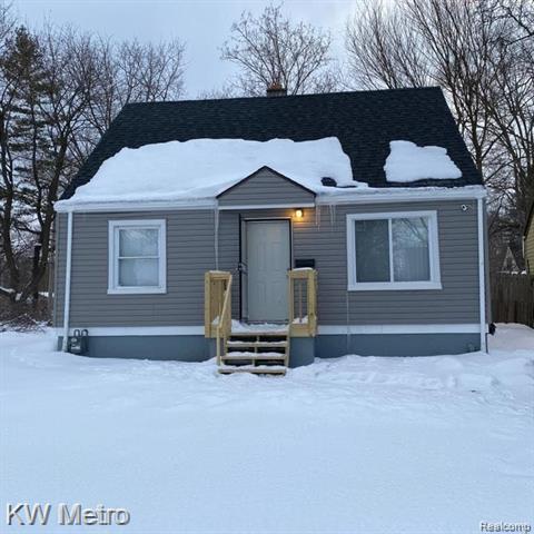 front view picture of 16715 Rockdale Street, Detroit, MI. 48219