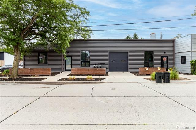 front view picture of 1300 Batavia Ave, Royal Oak, MI. 48067