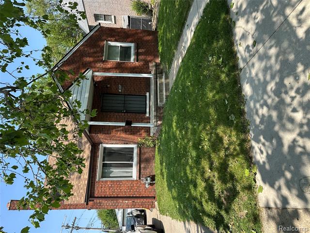 front view picture of 19129 Strasburg Street, Detroit, MI. 48205