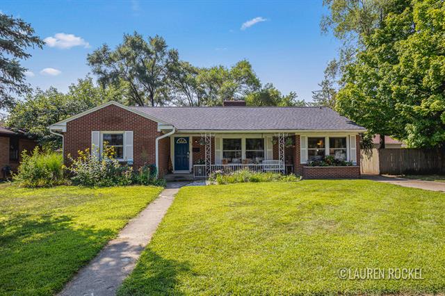 front view picture of 612 Broadviewse  Street, Grand Rapids, MI. 49507