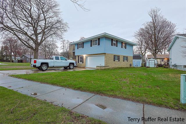 front view picture of 1189 Woodside Road, Muskegon, MI. 49441