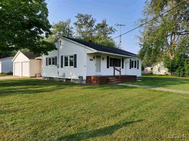 front view picture of 1100 Sunset Dr, Tecumseh, MI. 49286