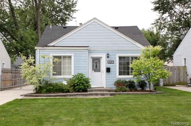front view picture of 2208 Barrett Ave, Royal Oak, MI. 48067