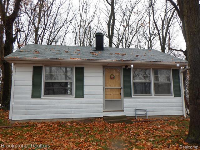 front view picture of 1822 Heights Dr, Brooklyn, MI. 49230