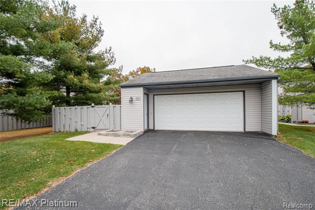 front view picture of 2819 Monte Vista, Brighton, MI. 48114