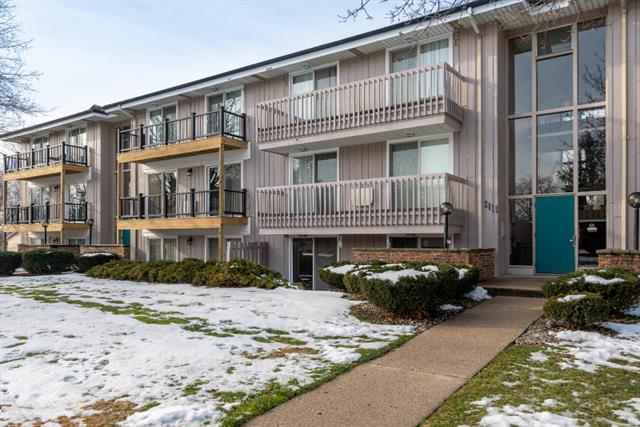 front view picture of 2615 Ridgecroftse  Drive, Grand Rapids, MI. 49546