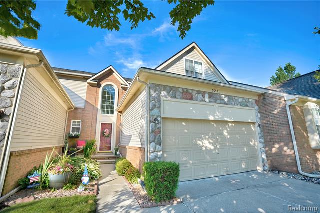 front view picture of 6048 Pine Cone Drive, Grand Blanc, MI. 48439