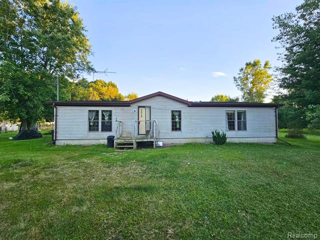 front view picture of 6392 E Lake Rd, Millington, MI. 48746