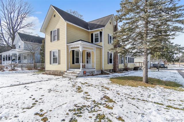 front view picture of 402 S Wood Street, Stockbridge, MI. 49285