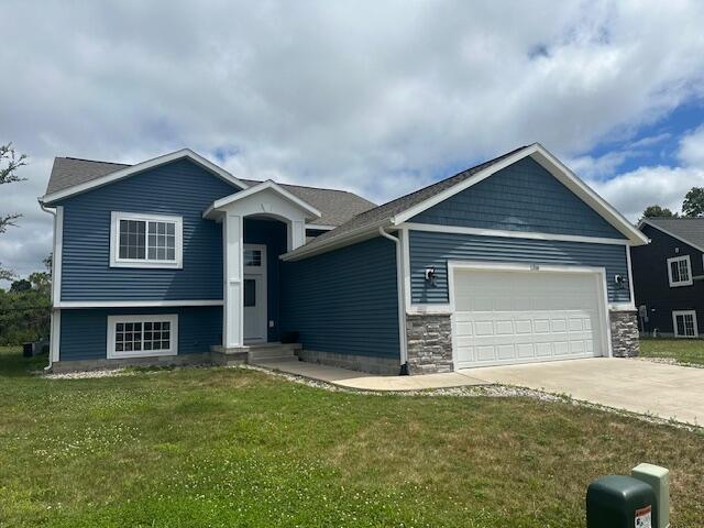 front view picture of 1316 Waters Edge Court, Whitehall, MI. 49461