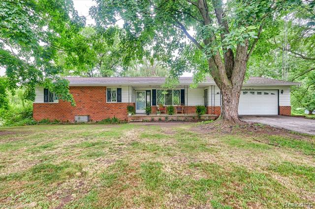 front view picture of 1154 Beth Drive, Lapeer, MI. 48446