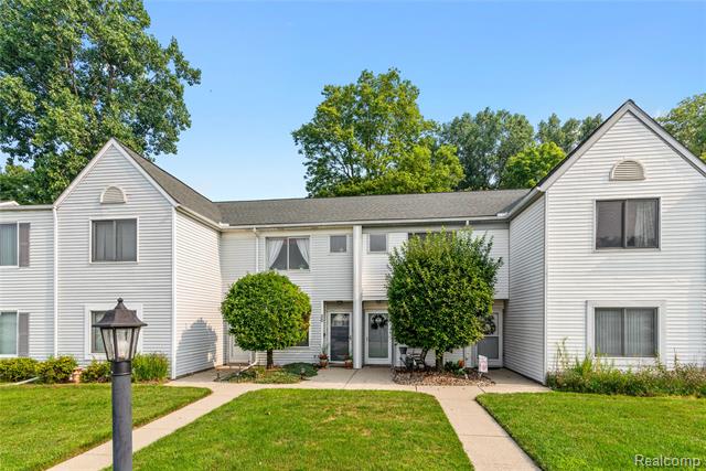 front view picture of 48 Rosebud Lane, Mount Clemens, MI. 48043
