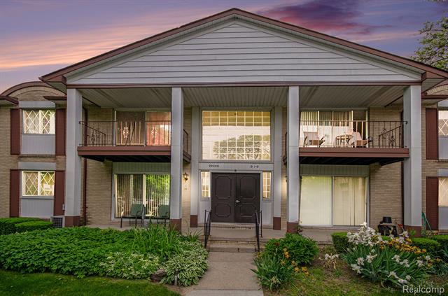 front view picture of 29280 Gloede, Warren, MI. 48088