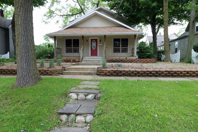 front view picture of 908 Wayne Street, Saint Joseph, MI. 49085