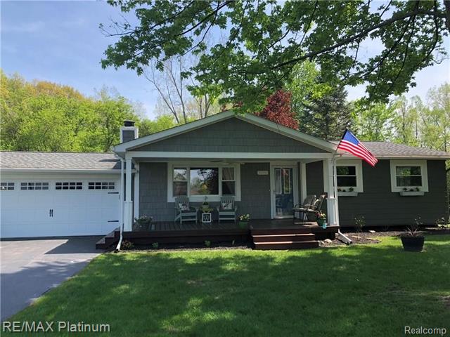 front view picture of 3281 Horrell Court, Fenton, MI. 48430