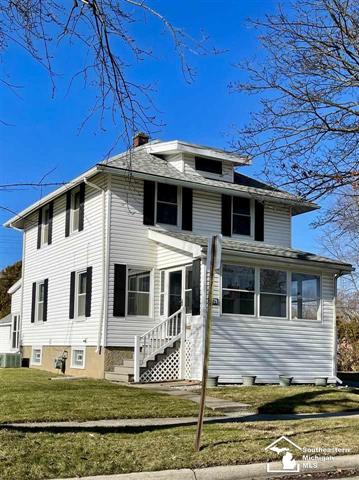 front view picture of 823 Michigan Ave, Monroe, MI. 48162