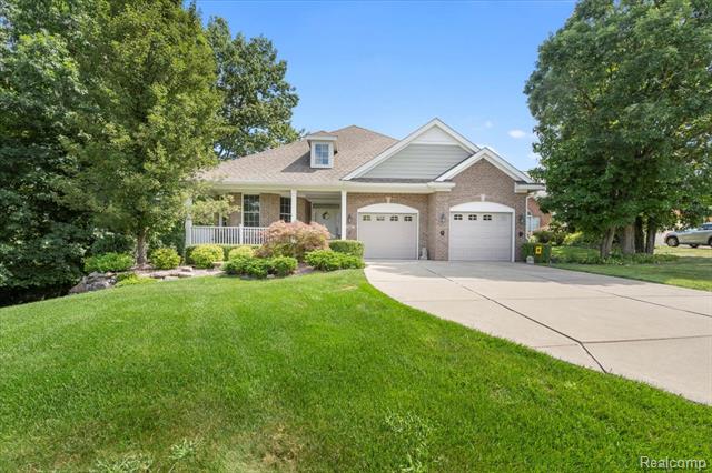 front view picture of 354 Pembroke Drive, Saline, MI. 48176