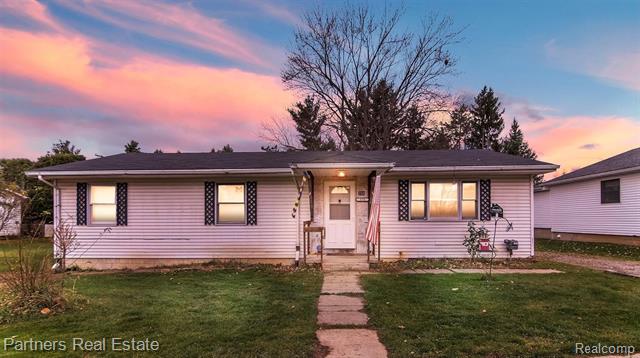 front view picture of 350 S Maple St, Webberville, MI. 48892