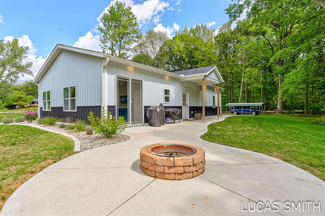 front view picture of 10802 Buchanan Street, Grand Haven, MI. 49417
