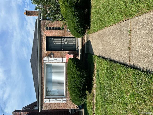 front view picture of 13049 Canonbury St, Detroit, MI. 48205