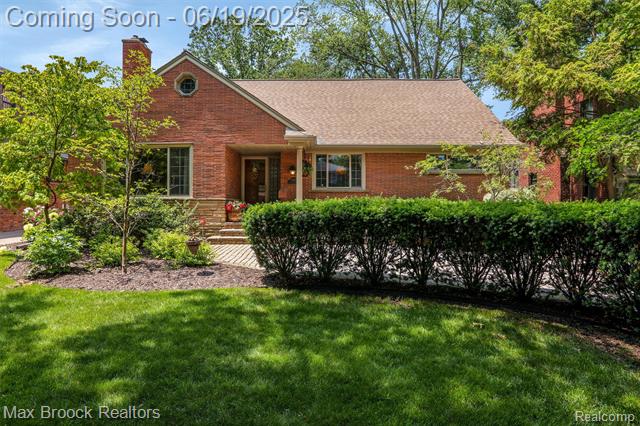 front view picture of 25845 Salem Rd, Huntington Woods, MI. 48070