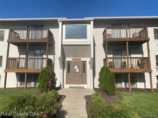 front view picture of 30060 W Twelve Mile Rd Road, Farmington, MI. 48334