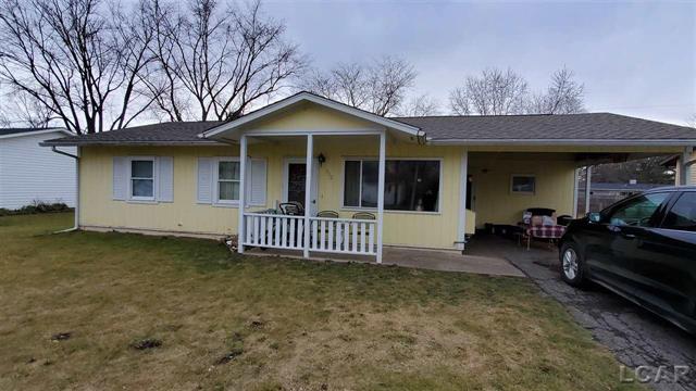 front view picture of 102 Cairns, Tecumseh, MI. 49286