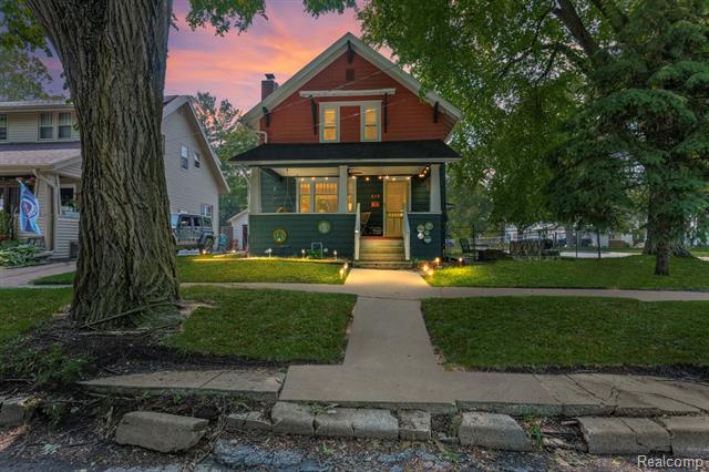 front view picture of 819 N Ball Street, Owosso, MI. 48867