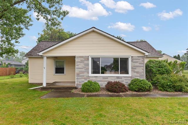 front view picture of 1104 Sunset Dr, Tecumseh, MI. 49286