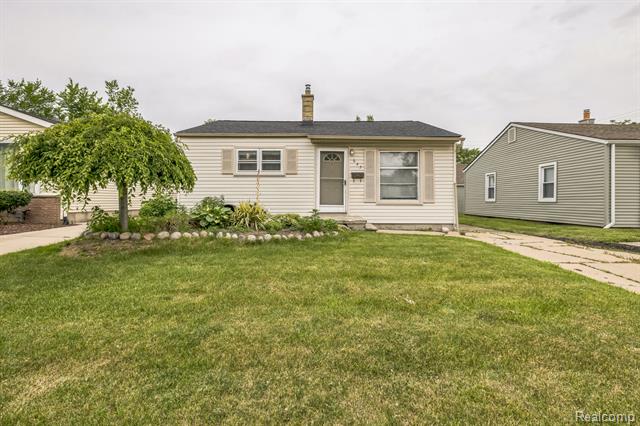 front view picture of 647 E Brockton Ave, Madison Heights, MI. 48071