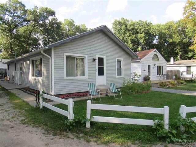 front view picture of 504 Oakwood Beach Dr, Brooklyn, MI. 49230