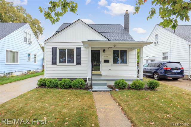 front view picture of 2011 E Hudson Ave, Royal Oak, MI. 48067