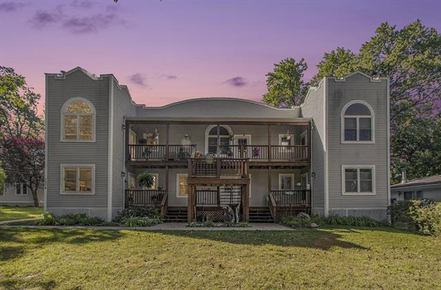front view picture of 7374 North Shore Drive, South Haven, MI. 49090