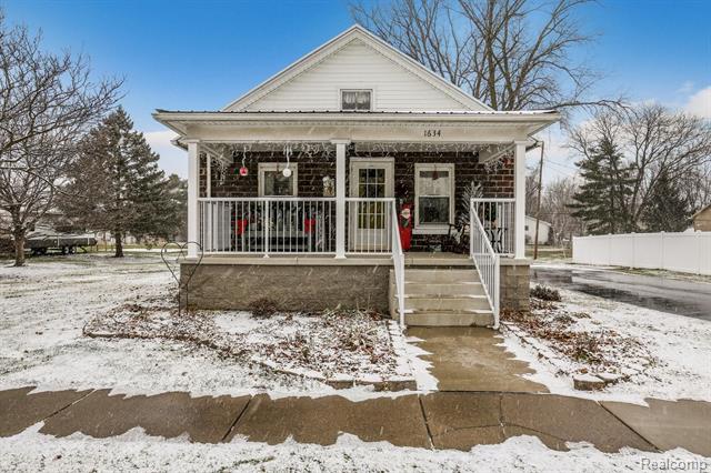 front view picture of 1634 Monroe Street, Carleton, MI. 48117