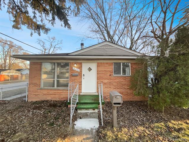 front view picture of 305 W Hudson Ave, Madison Heights, MI. 48071