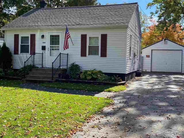 front view picture of 436 Walnut Street, Mount Morris, MI. 48458