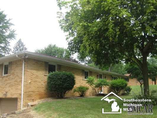 front view picture of 6615 Sandywell Dr, Temperance, MI. 48182