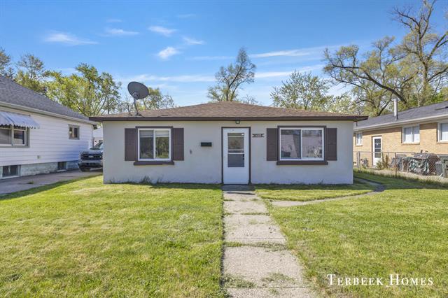 front view picture of 1085 Irwin Avenue, Muskegon, MI. 49442