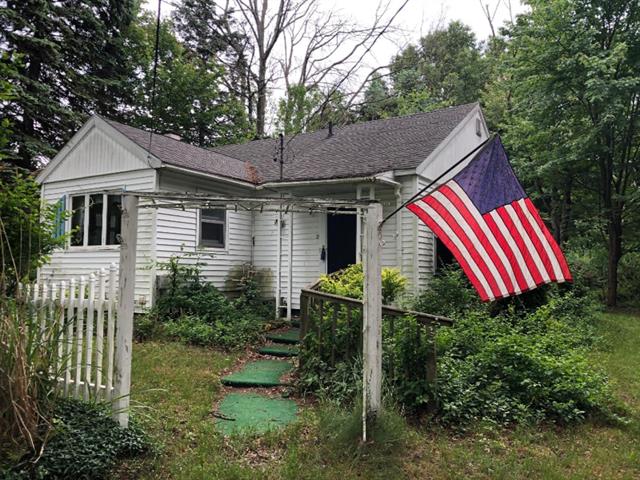 front view picture of 701 E Alice Street, Whitehall, MI. 49461