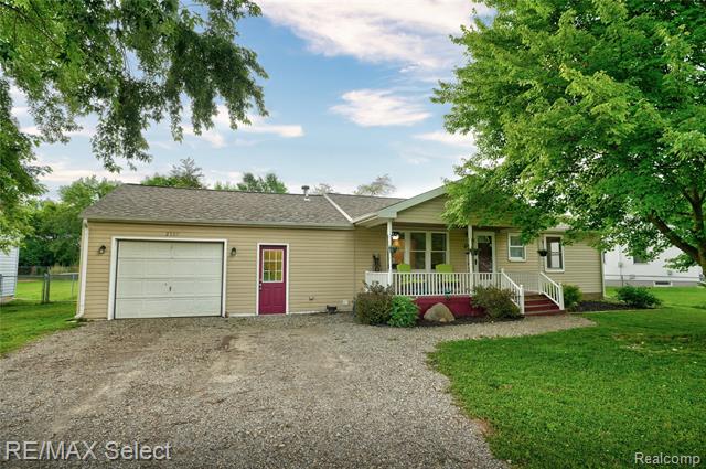 front view picture of 2107 Hillsdale Dr, Davison, MI. 48423