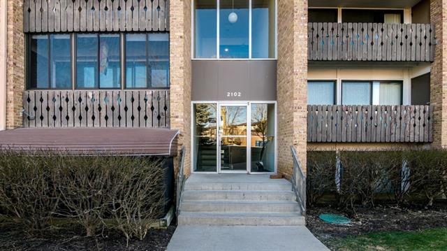 front view picture of 2102 Pauline Boulevard, Ann Arbor, MI. 48103